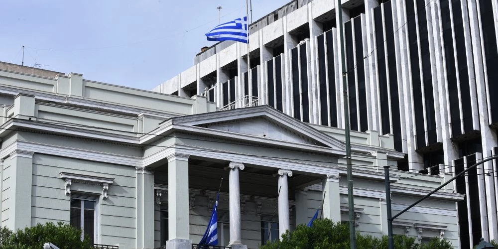 Απίστευτο: Το ΥΠΕΞ… τσιγκουνεύτηκε 15.000 ευρώ και έχασε όλα τα email από το 2005 και μετά!